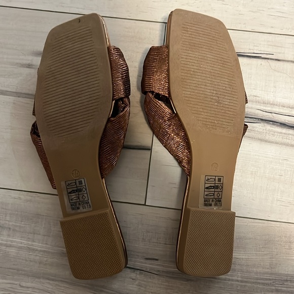 Miss Lola Sandals - Picture 2 of 2